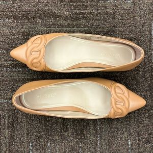 Vionic Arielle flats size 8 camel color